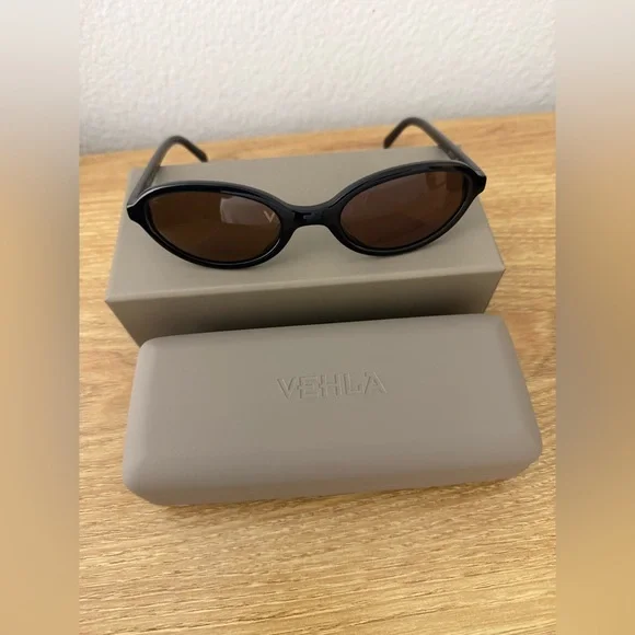 NWT VEHLA Black Oval June Sunglasses with Chocolate Lenses - Picture 7 of 11